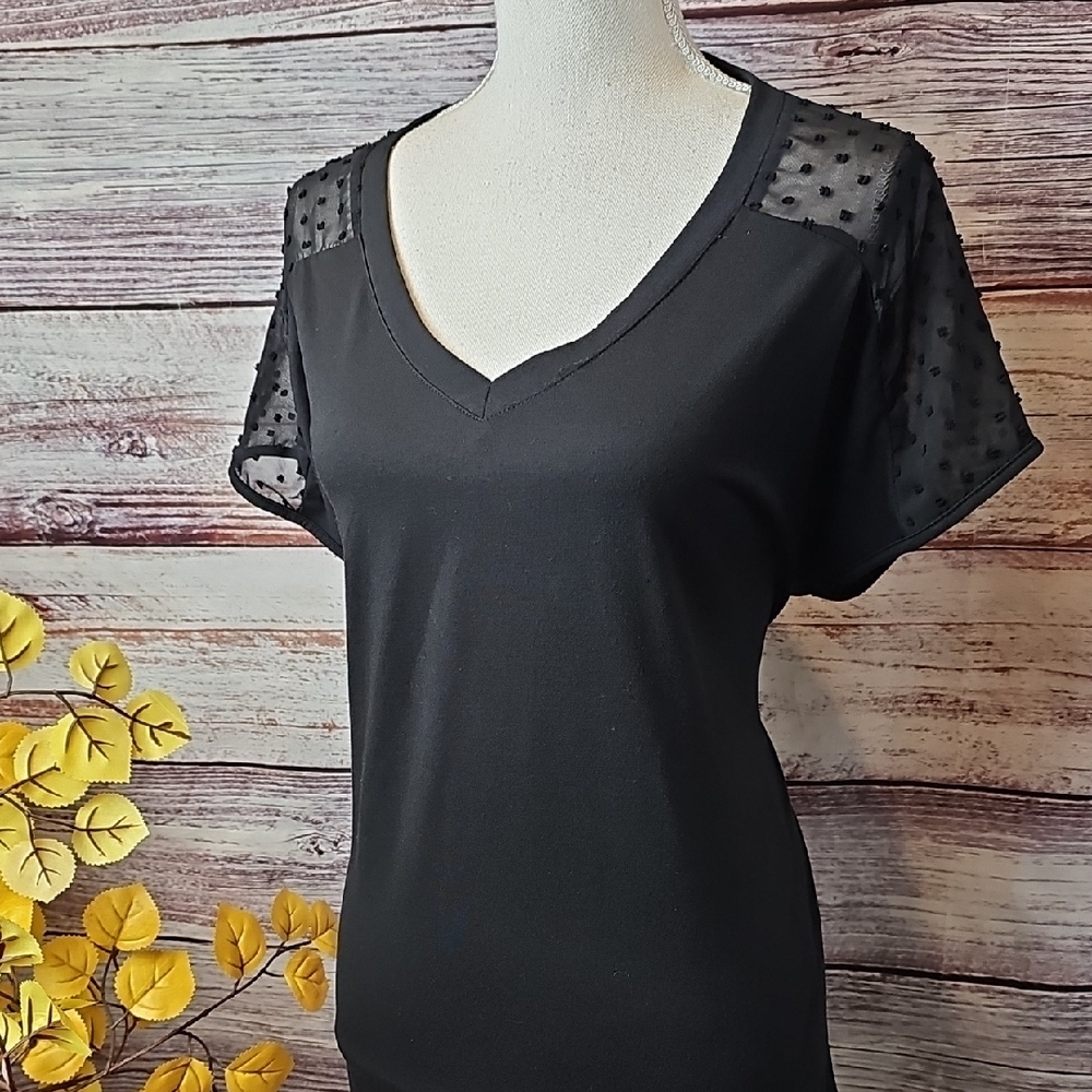 WIHOLL BLACK SLEEVELESS SWISSDOT PULLOVER TOP